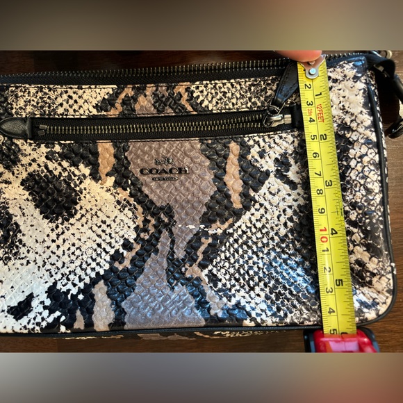 Coach SNAKE EMBOSSED LEATHER clutch/wristlet purse - Picture 12 of 14